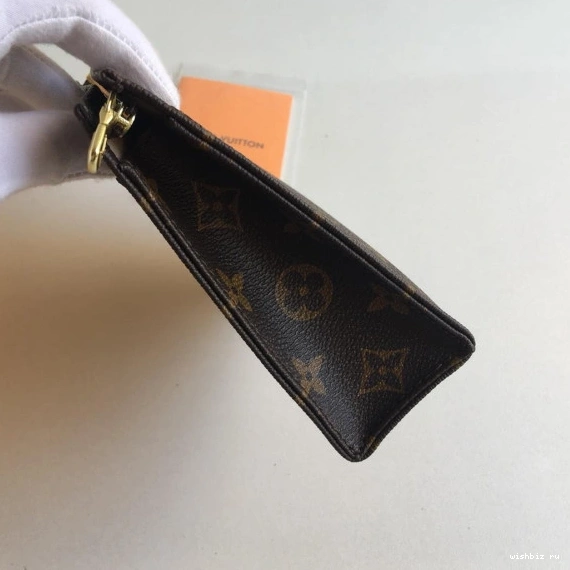 WIS LOUIS 19 VUITTON TOILETRY POUCH 0927